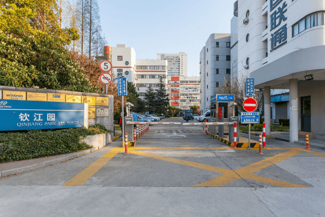 上海徐汇漕河泾钦江园办公室装修设? class=